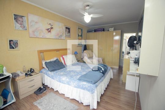 Suite de casa à venda com 3 quartos, 180m² em Cidade São Jorge, Santo André