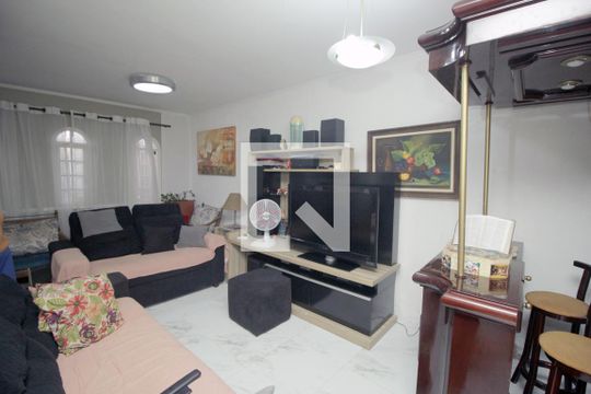 Sala de casa à venda com 3 quartos, 180m² em Cidade São Jorge, Santo André