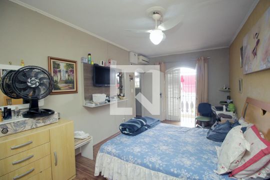 Suite de casa à venda com 3 quartos, 180m² em Cidade São Jorge, Santo André