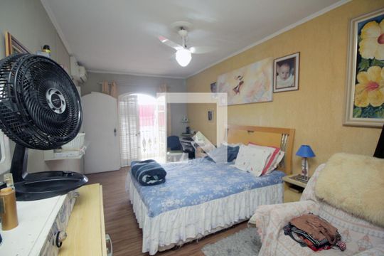 Suite de casa à venda com 3 quartos, 180m² em Cidade São Jorge, Santo André
