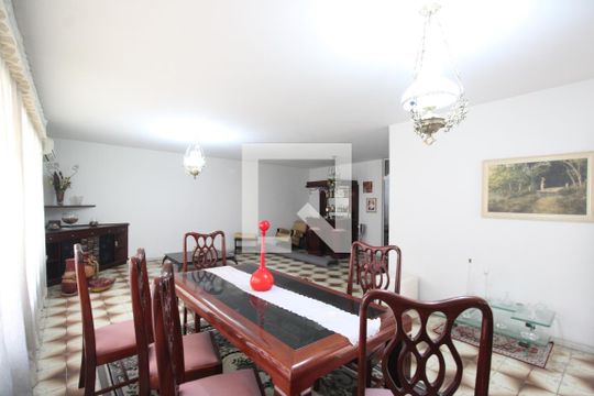 Sala de casa à venda com 3 quartos, 650m² em Curicica, Rio de Janeiro