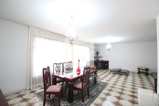 Sala de casa à venda com 3 quartos, 650m² em Curicica, Rio de Janeiro