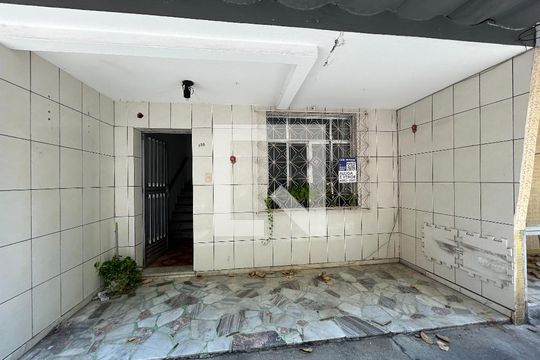 Fachada + plaquinha de casa à venda com 2 quartos, 68m² em Lins de Vasconcelos, Rio de Janeiro
