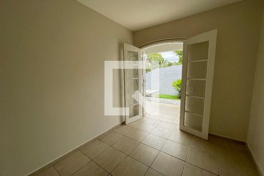 Quarto 1 de casa de condomínio para alugar com 3 quartos, 600m² em Parque Sao Paulo, Cotia