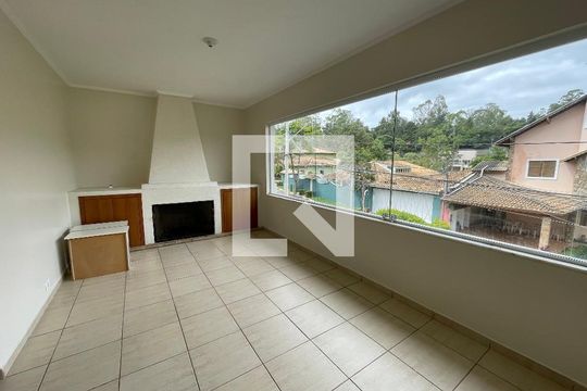 Sala de casa de condomínio para alugar com 3 quartos, 600m² em Parque Sao Paulo, Cotia
