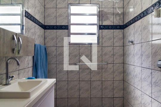Banheiro de casa à venda com 2 quartos, 105m² em Jardim Cotiana, São Paulo