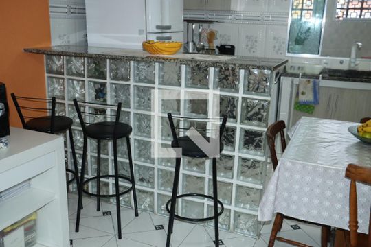 Casa para alugar com 2 quartos, 90m² em Jardim Sao Judas Tadeu, Embu das Artes