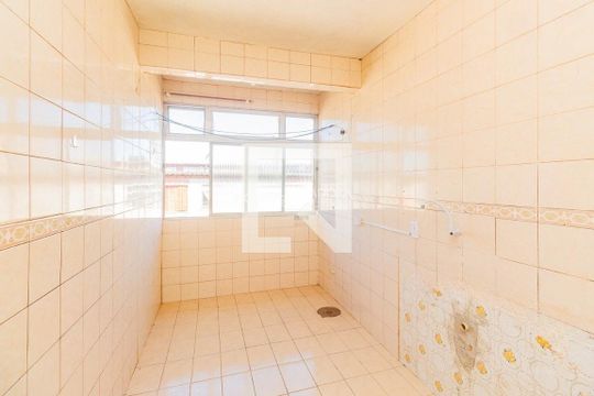 Cozinha de kitnet/studio para alugar com 1 quarto, 70m² em Rubem Berta, Porto Alegre