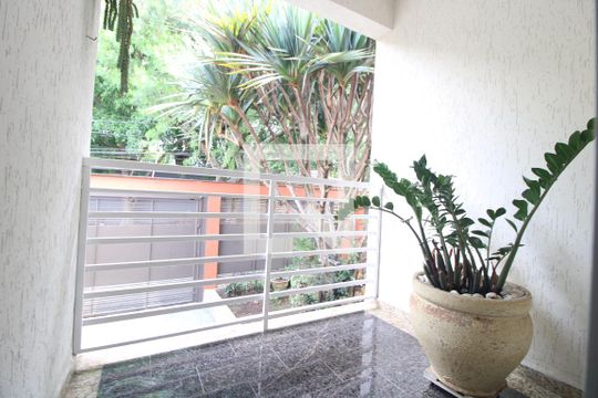 Sacada da suíte 2 de casa à venda com 4 quartos, 240m² em Interlagos, São Paulo