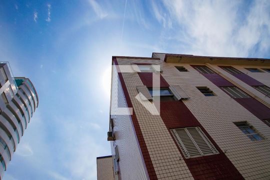 Fachada de kitnet/studio para alugar com 1 quarto, 70m² em Boqueirão, Praia Grande