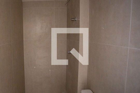 Banheiro de apartamento à venda com 1 quarto, 32m² em Centro, Diadema