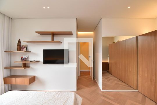 Suíte de apartamento para alugar com 2 quartos, 155m² em Bigorrilho, Curitiba