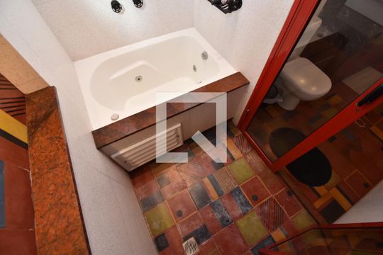Banheiro da Suíte de apartamento para alugar com 2 quartos, 155m² em Bigorrilho, Curitiba