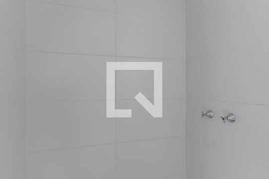 Banheiro de apartamento à venda com 2 quartos, 44m² em Picanço, Guarulhos