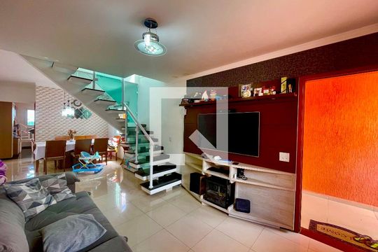 Sala de casa à venda com 3 quartos, 160m² em Jardim Rizzo, Guarulhos