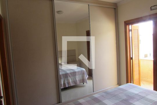 Quarto de casa à venda com 2 quartos, 122m² em Guarujá, Porto Alegre