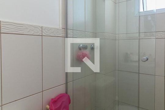 Banheiro da Suíte de apartamento à venda com 2 quartos, 67m² em Jardim do Salso, Porto Alegre