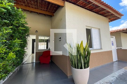 Entrada de casa de condomínio para alugar com 2 quartos, 128m² em Jardim Santa Paula, Cotia