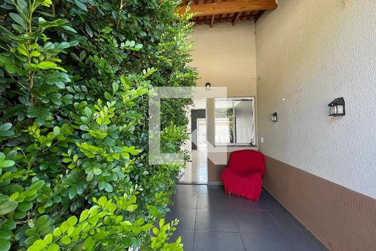 Entrada de casa de condomínio para alugar com 2 quartos, 128m² em Jardim Santa Paula, Cotia