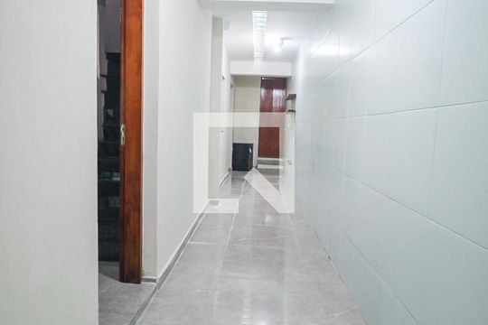 Corredor externo de casa à venda com 2 quartos, 120m² em Campo Limpo, São Paulo