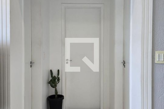 Corredor  de apartamento à venda com 2 quartos, 75m² em Vila Galvão, Guarulhos