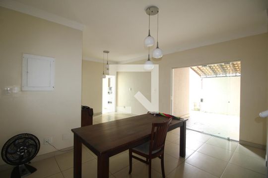 Sala de casa de condomínio para alugar com 6 quartos, 600m² em Jacarepaguá, Rio de Janeiro