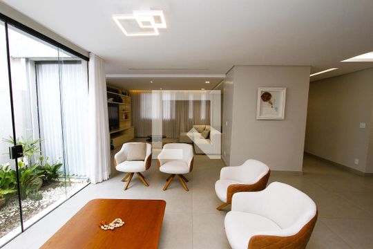 Sala de casa à venda com 4 quartos, 380m² em Santa Lúcia, Belo Horizonte
