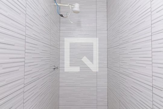 Banheiro da Suíte de casa para alugar com 2 quartos, 100m² em Chácara Cruzeiro do Sul, São Paulo