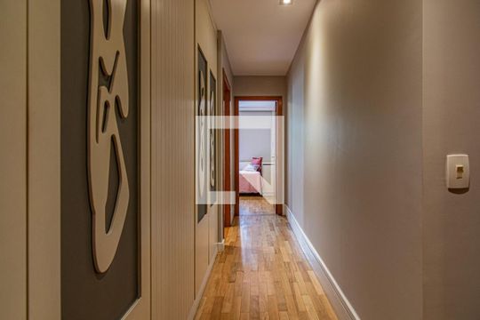 Corredor de apartamento à venda com 3 quartos, 146m² em Itaim Bibi, São Paulo