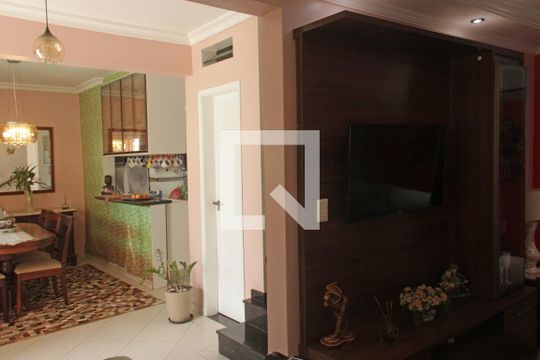 Sala de casa de condomínio para alugar com 3 quartos, 100m² em Macuco, Santos