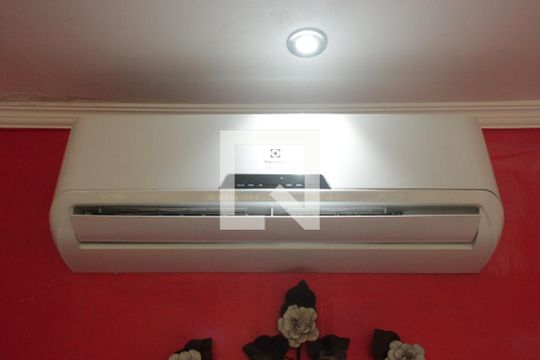 Ar condicionado da Sala de casa de condomínio para alugar com 3 quartos, 100m² em Macuco, Santos