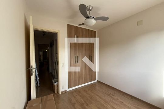 Quarto de casa de condomínio para alugar com 3 quartos, 198m² em Residencial Barão do Café, Campinas