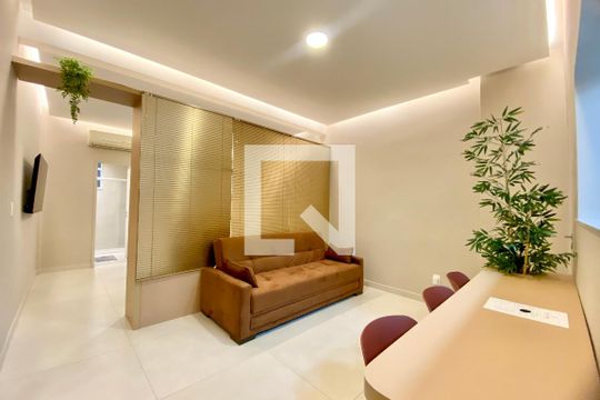 Sala de apartamento para alugar com 1 quarto, 42m² em Copacabana, Rio de Janeiro