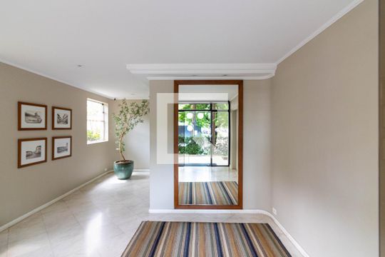 Hall de entrada de apartamento à venda com 4 quartos, 173m² em Vila Nova Conceição, São Paulo