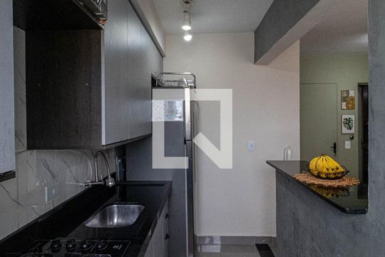 Cozinha e Área de Serviço de apartamento para alugar com 3 quartos, 56m² em Vila Taquari, São Paulo