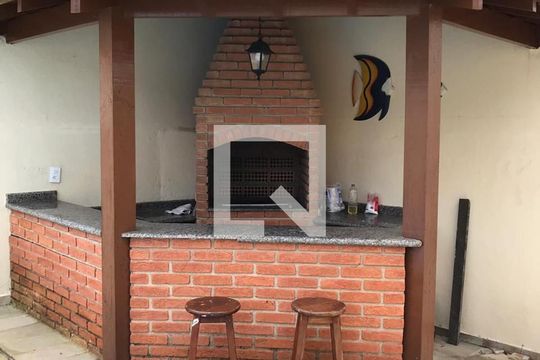 Área externa de casa para alugar com 3 quartos, 240m² em Balneario Praia do Pernambuco, Guarujá