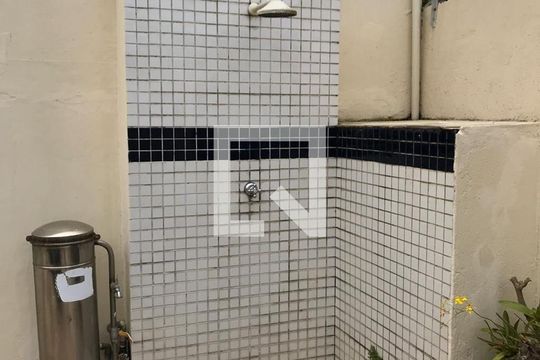 Área externa de casa para alugar com 3 quartos, 240m² em Balneario Praia do Pernambuco, Guarujá
