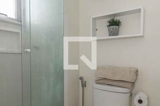 Banheiro da Suíte de apartamento à venda com 3 quartos, 75m² em Jardim Carvalho, Porto Alegre