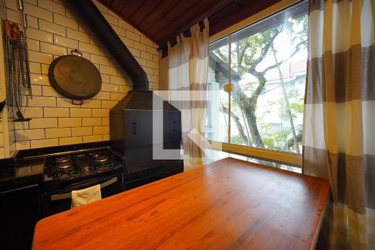 Sala de apartamento para alugar com 2 quartos, 55m² em Canasvieiras, Florianópolis