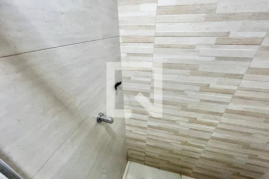 Banheiro de apartamento à venda com 2 quartos, 43m² em Vila Maria Luisa, São Paulo