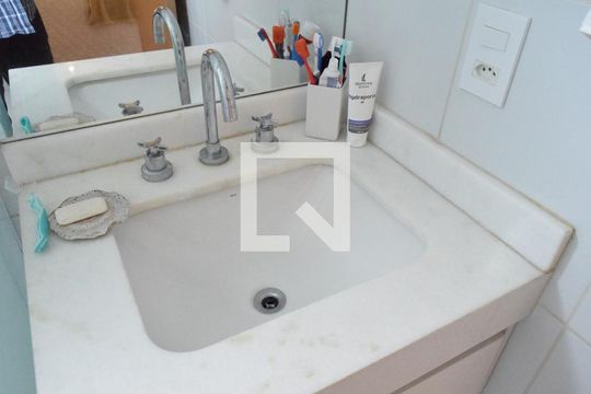 Banheiro de kitnet/studio à venda com 1 quarto, 30m² em Sumaré, São Paulo