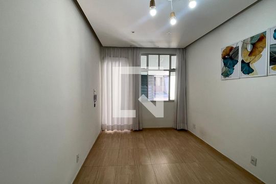Sala de apartamento à venda com 2 quartos, 48m² em Jardim Guanabara, Rio de Janeiro