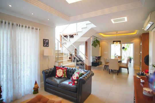 Sala de Estar 1 de casa de condomínio à venda com 3 quartos, 360m² em Sarandi, Porto Alegre