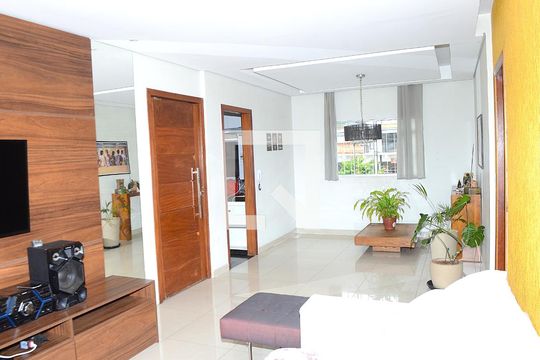Sala de casa à venda com 3 quartos, 360m² em São Gabriel, Belo Horizonte