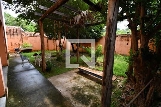 Jardim de casa à venda com 5 quartos, 268m² em Cidade Universitária, Campinas