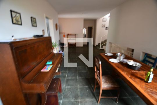 Sala de casa à venda com 5 quartos, 268m² em Cidade Universitária, Campinas