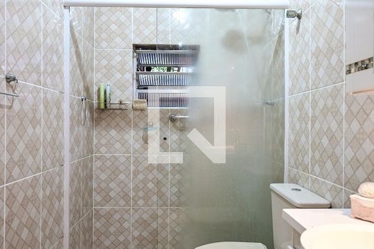 Banheiro de casa à venda com 2 quartos, 100m² em Chácara Agrindus, Taboão da Serra