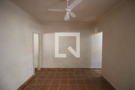 Sala de casa para alugar com 2 quartos, 872m² em Olinda, Nilópolis