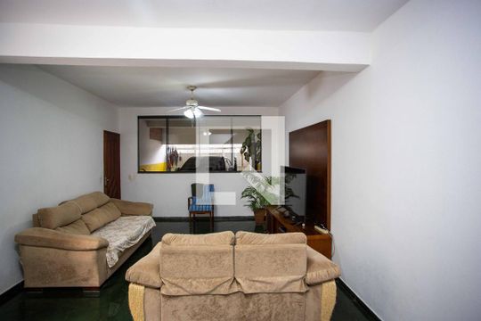 Sala de TV Casa 1 de casa para alugar com 5 quartos, 250m² em Jardim das Laranjeiras (zona Sul), Diadema