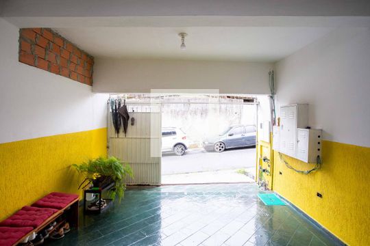Garagem de casa para alugar com 5 quartos, 250m² em Jardim das Laranjeiras (zona Sul), Diadema